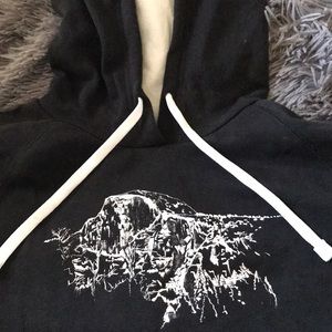 North face sweatshirt never worn!